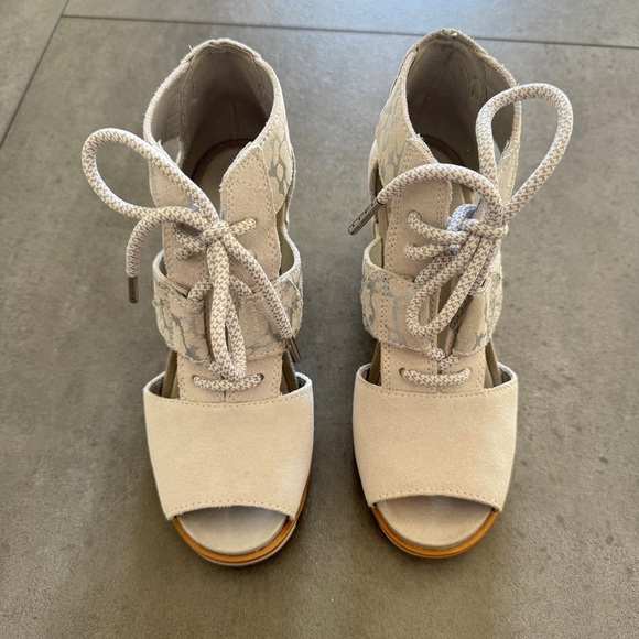 Sorel Joanie Lace Wedge Sandal - Picture 5 of 9